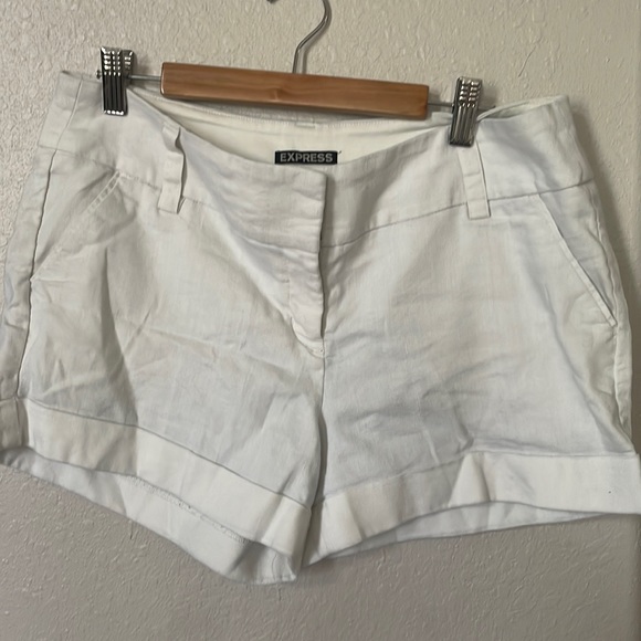 Express Pants - White Express shorts